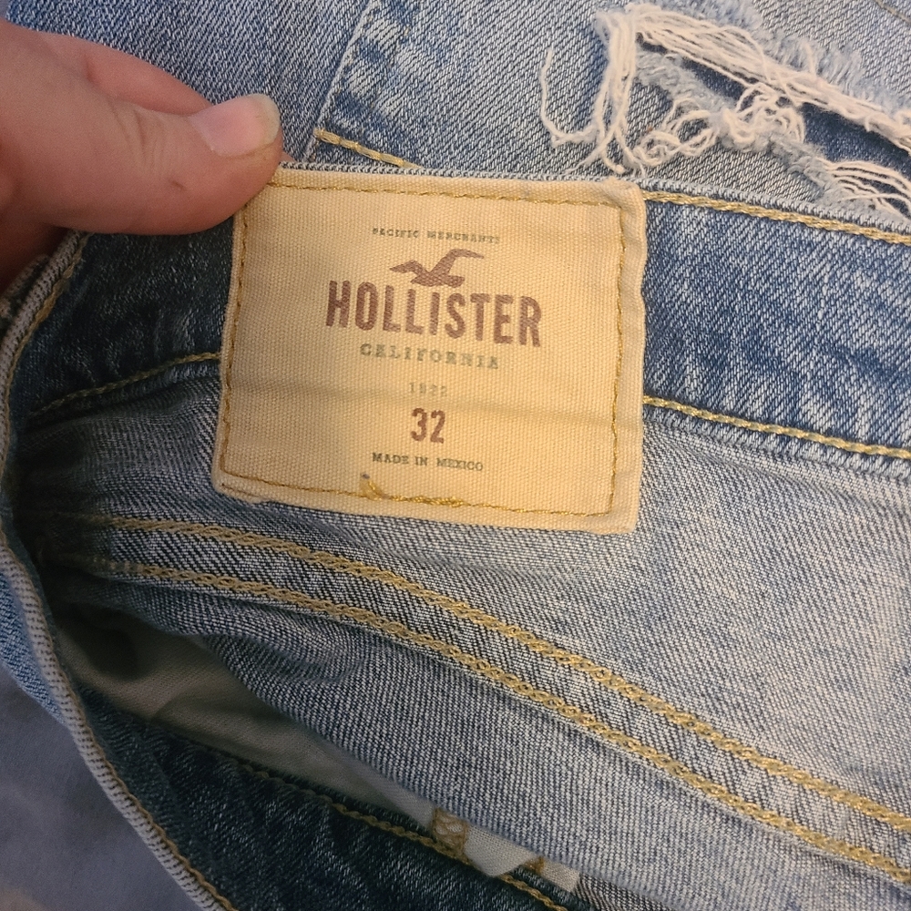 Shorts - Picture 3 of 4